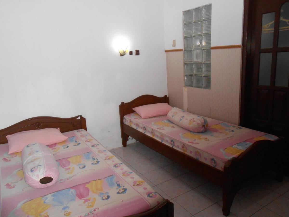 Fortuna Guest House Yogyakarta Exterior photo