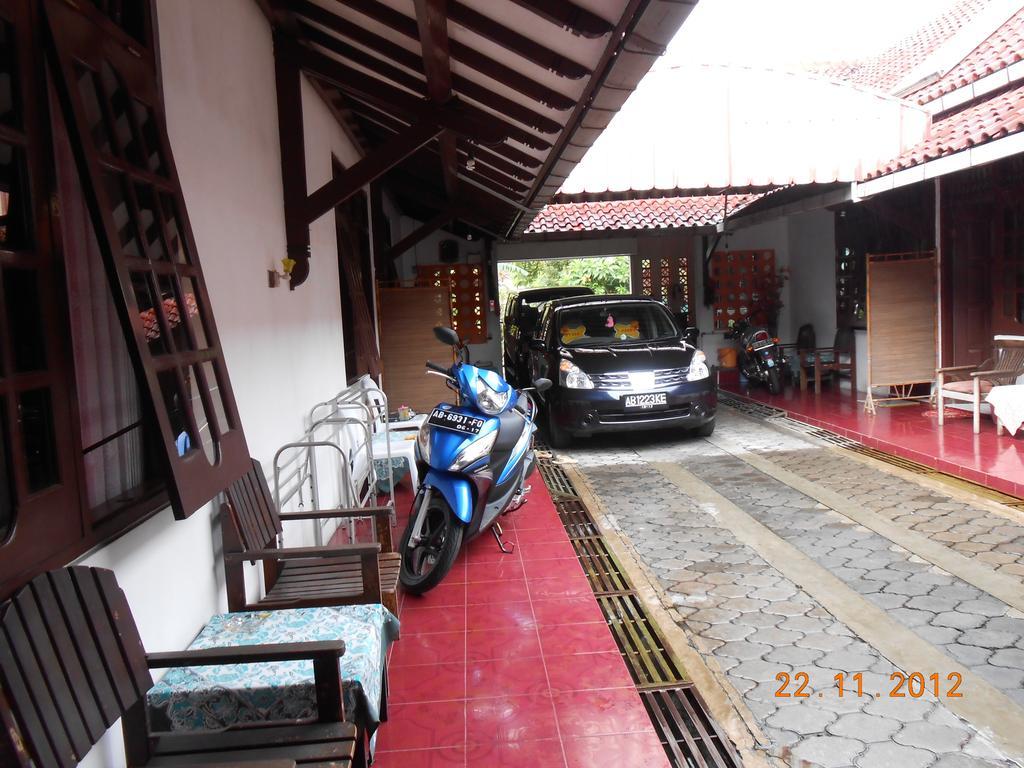 Fortuna Guest House Yogyakarta Exterior photo