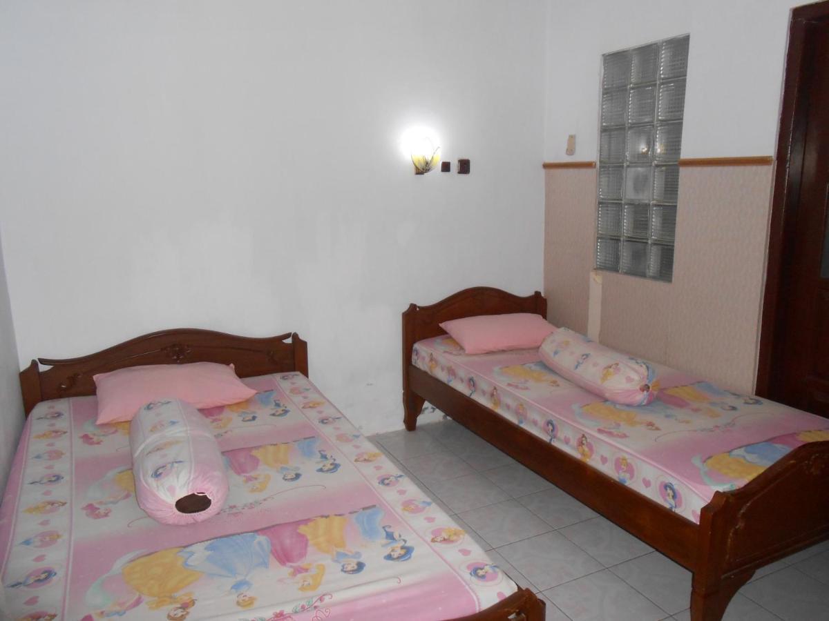 Fortuna Guest House Yogyakarta Exterior photo