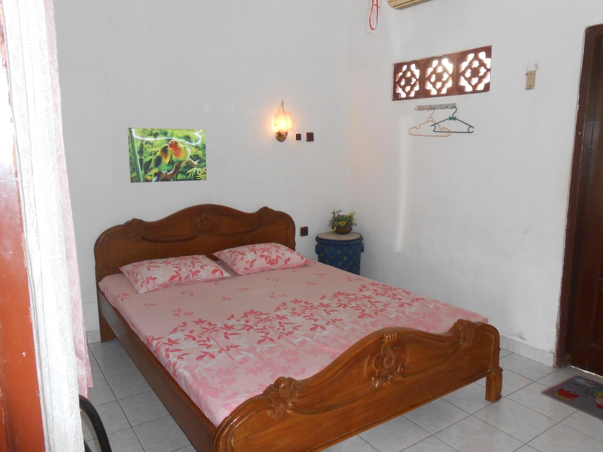 Fortuna Guest House Yogyakarta Exterior photo