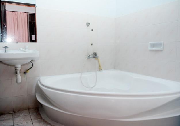 Fortuna Guest House Yogyakarta Exterior photo