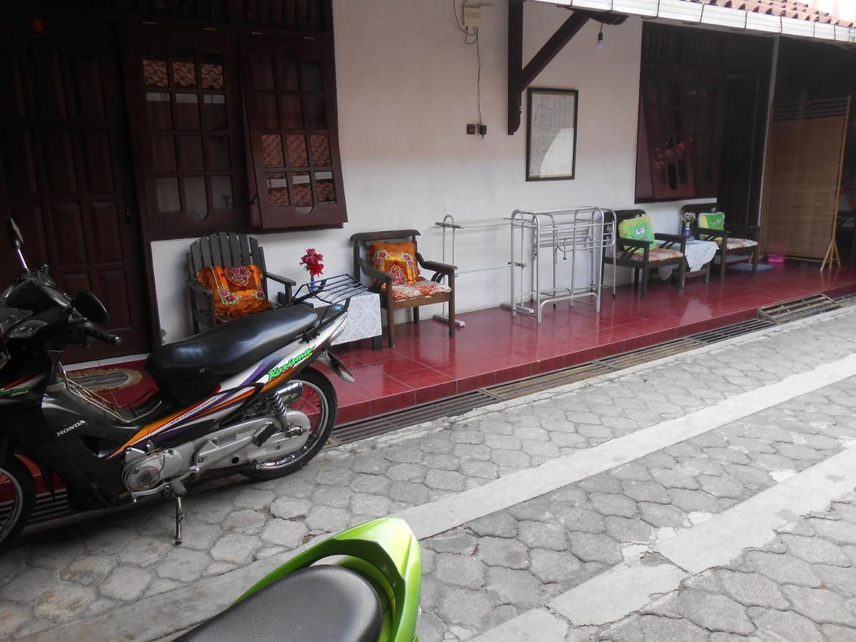Fortuna Guest House Yogyakarta Exterior photo