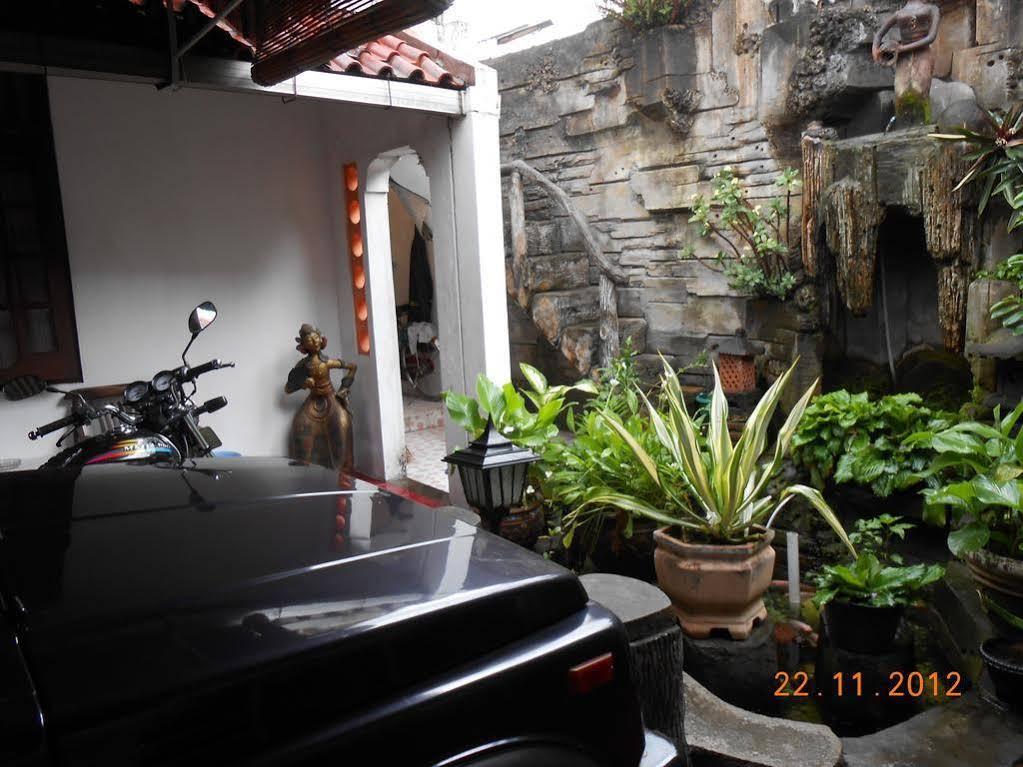 Fortuna Guest House Yogyakarta Exterior photo