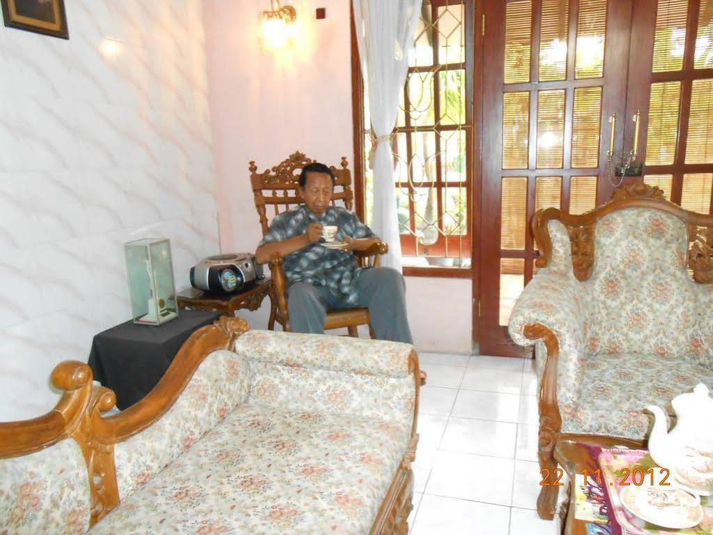 Fortuna Guest House Yogyakarta Exterior photo